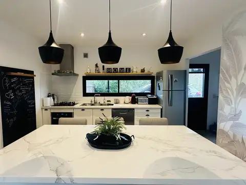 Casa 5 ambientes con 3 baños