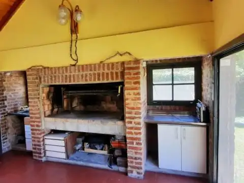 CASAQUINTA CON AMPLIA PISCINA Y PARQUE