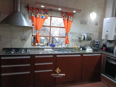Casa en Venta en Alto Alberdi, USD 160.000