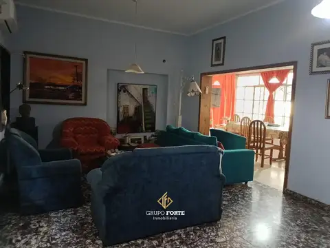 Casa en Venta con 3 cocheras