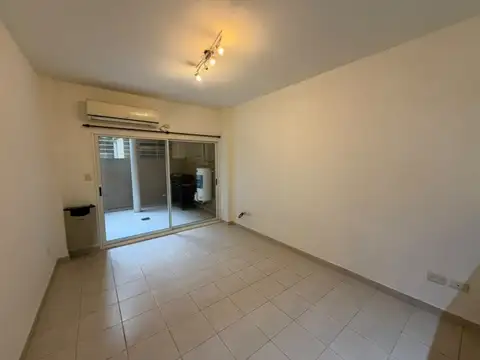 Bucarelli 3300, Piso 0