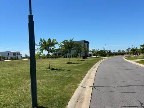 Av de los Lagos Barrio Riberas Lote 259