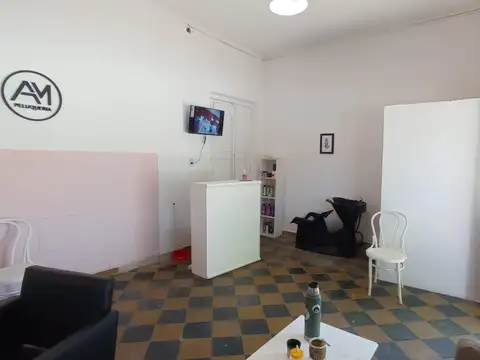 SE VENDE CASA CON LOCAL  