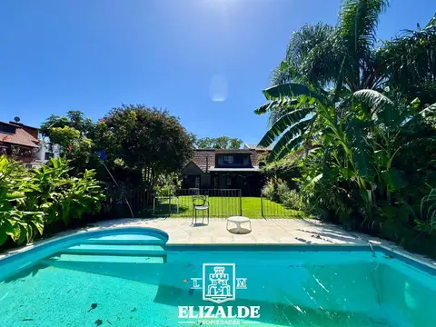 Florencio Varela y Suipacha - Casa con jardín y pileta - Impecable - Venta