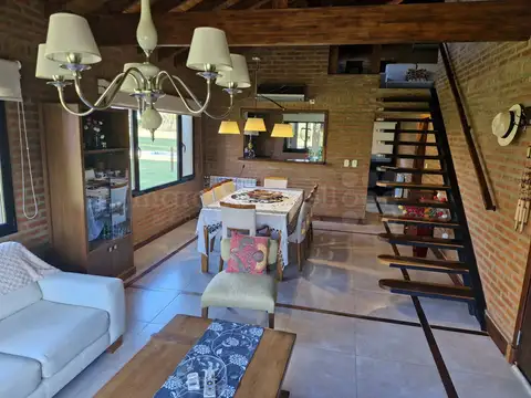 Casa 4 ambientes con 2 baños