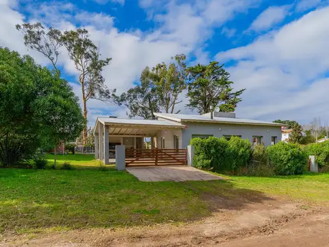 Casa sobre dos lotes en el entorno de Chapadmalal