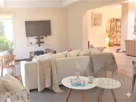 Casa en Venta con 4 cocheras
