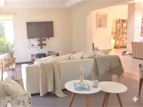 Casa en Venta con 4 cocheras