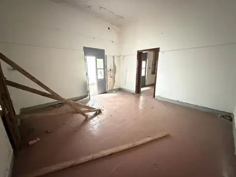 Casa en venta para reciclar o construccion zona facultad