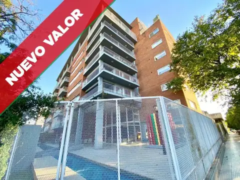 Amplio departamento cinco ambientes en impecable estado.