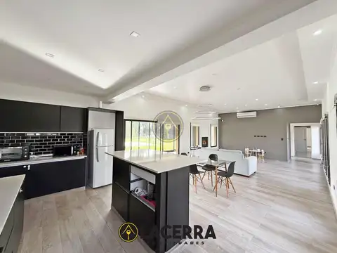 Casa 5 ambientes con 3 baños