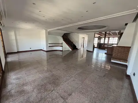 Casa 6 ambientes con 1 baño