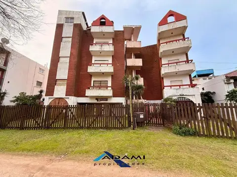 Departamento monoambiente y cochera en Zona Centro Sur