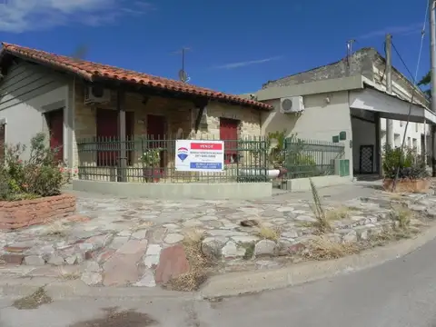 Amplia Propiedad en Venta con Local 