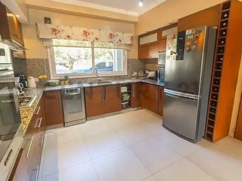 Casa en Venta en La Montura, USD 370.000
