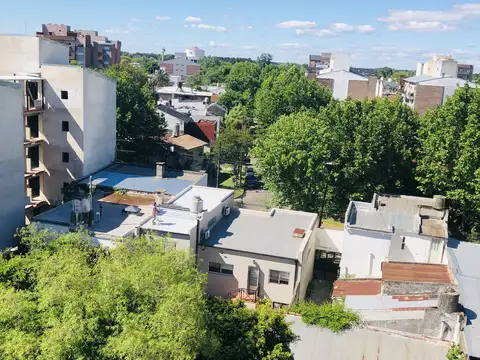 Muy buen departamento de 2 ambientes en 5to. Piso al contrafrente con cochera cubierta 