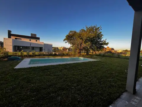 Casa en Alquiler de 3 dormitorios