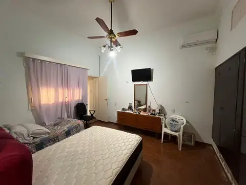 RE/MAX VENDE CASA EN BARRIO SUR