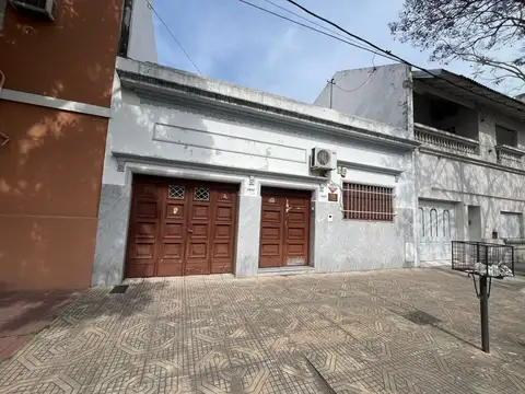RE/MAX VENDE CASA EN BARRIO SUR