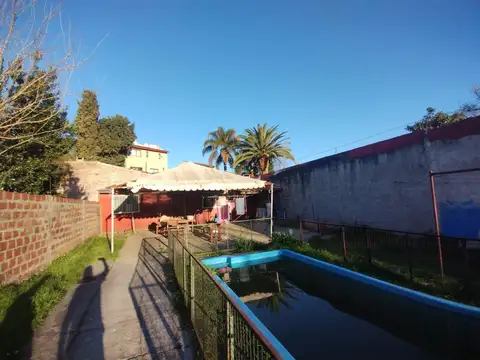 Lote de 40 x 10 con 2 Casas 