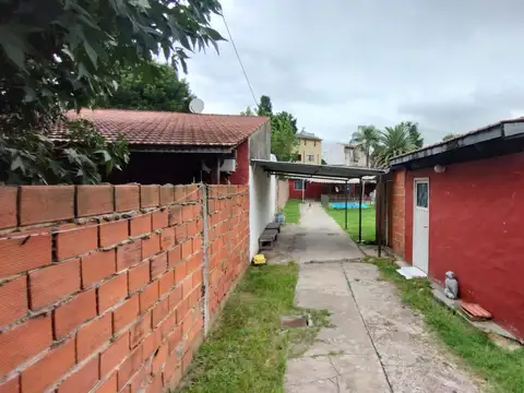 Lote de 40 x 10 con 2 Casas 