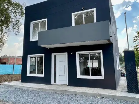 CASA EN VENTA DE 5 AMBIENTES EN 2 PL, EN TORTUGUITAS (JCP) B° PERIMETRADO LOMALINDA