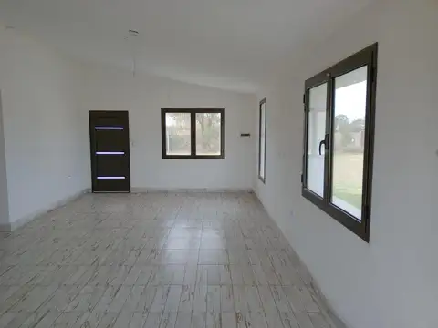 SE VENDE CASA 2D. A ESTRENAR C/CAMPO PROPIO. ACEPTA PERMUTA.