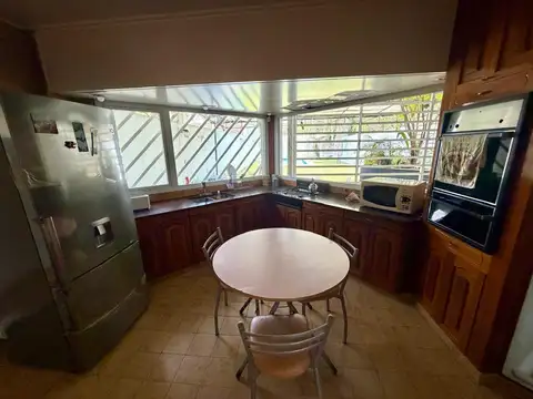 Casa en Venta con 3 cocheras