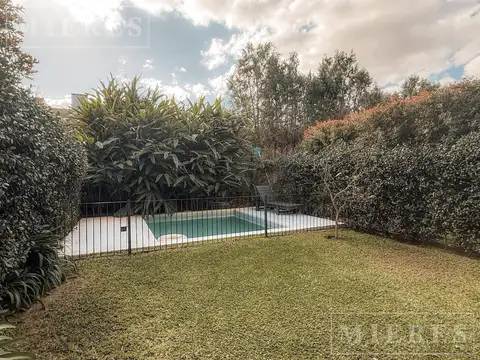 Muy linda casa en alquiler ubicada en el Complejo Ovejitas I.