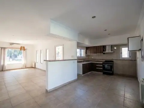 Casa 5 ambientes con 1 baño