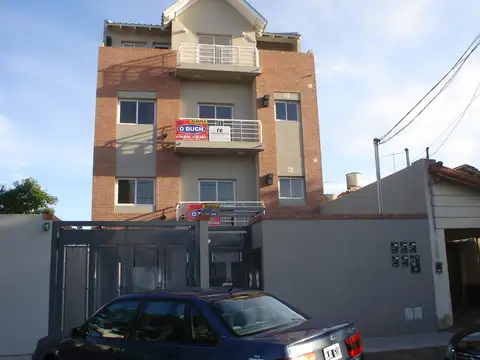 Departamento 2 ambientes con cochera en edificio nuevo