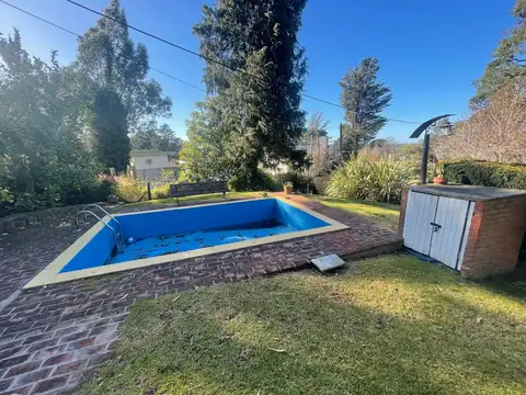 Casa 4 ambientes con 2 baños