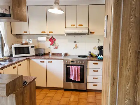 Casa 6 ambientes con 3 baños