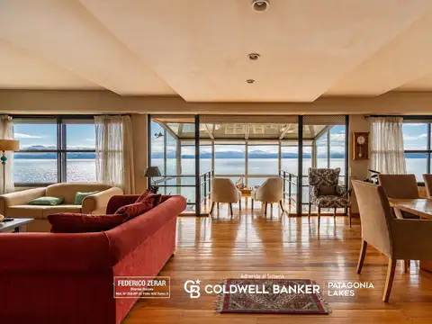 Casa de 4 niveles con plena vista al lago en todos los pisos