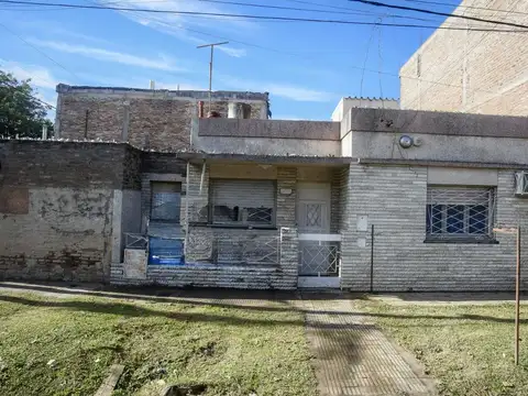 Casa Valparaíso 2109. a metros de Bv Avellaneda y Av. Pte Perón