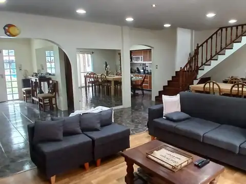 Casa En Venta En San Isidro, Curupayti 1700