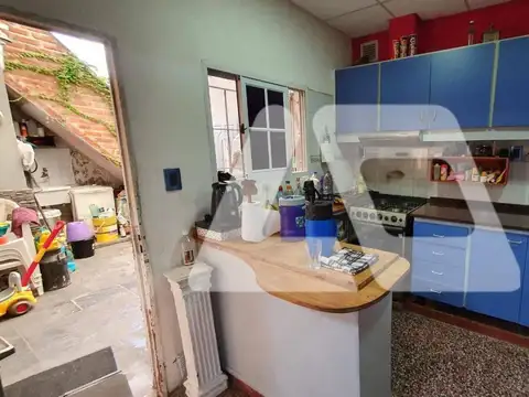 Casa 4 ambientes con 2 baños