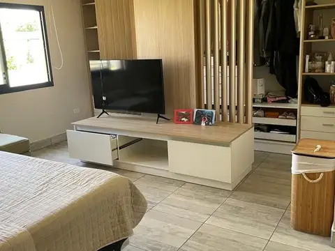 Casa en Alquiler con 2 cocheras