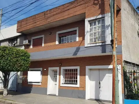 Casa en venta - 5 Dormitorios 2 Baños 1 Cochera - 192Mts2 - San Justo