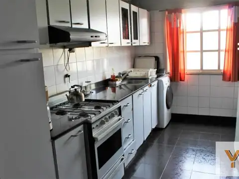 Casa 7 ambientes con 2 baños