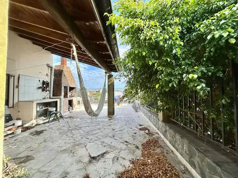 VENTA CASA 4 AMB. 190m2-GARAJE TERRAZA  V. LYNCH