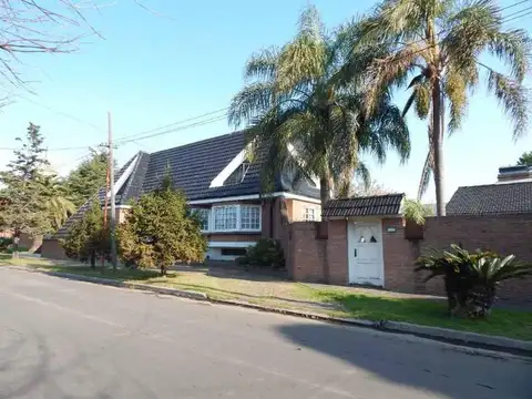 Casa 5 ambientes con 4 baños