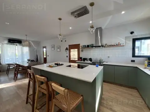 Casa en Venta con 2 cocheras