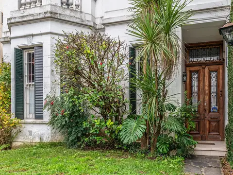 Increíble residencia - 9 ambientes - gran jardín con parrilla - cochera - belgrano r