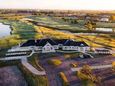 Casa 5 ambientes con 4 baños