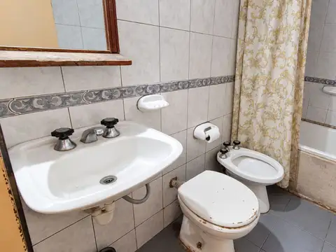 VENTA DEPTO 4 AMB CON BALCON VILLA TESEI