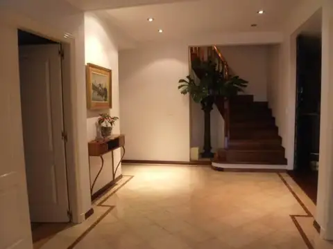 Casa en Venta con 4 cocheras