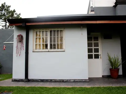 Casa en Venta con 3 cocheras