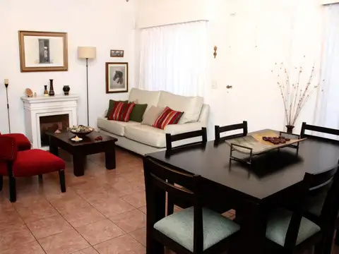 Casa de 3 dormitorios entrada para auto y jardín