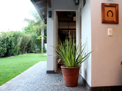 Casa 4 ambientes con 3 baños